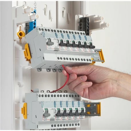 Legrand Coffret Drivia 13 Modules 3 Rangees IP30 IK05 Blanc RAL9003 401213 8 Legrand Coffret Drivia 13 Modules 3 Rangees IP30 IK05 Blanc RAL9003 401213 – Image 6