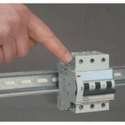 Legrand Contact Auxiliaire Inverseur ( CA ) DX3 6A 240V 0,5 Module 406258 11 Legrand Contact Auxiliaire Inverseur ( CA ) DX3 6A 240V 0,5 Module 406258 -Schneider Electric Soldes contact auxiliaire inverseur ca dx3 6a 240v 05 module 406258 2