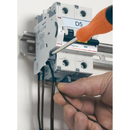 Legrand Contact Auxiliaire Inverseur ( CA ) DX3 6A 240V 0,5 Module 406258 7 Legrand Contact Auxiliaire Inverseur ( CA ) DX3 6A 240V 0,5 Module 406258 – Image 5