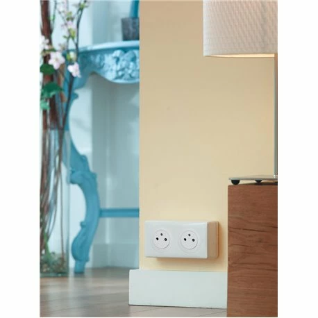 Legrand Double Prise De Courant 2P+T Céliane Surface Saillie Complet 200132 Blanc 4 Legrand Double Prise De Courant 2P+T Céliane Surface Saillie Complet 200132 Blanc – Image 2