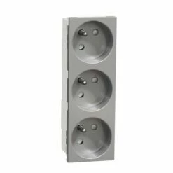 Prise Triple 2P+T FR 45° Unica NU307930 Aluminium Mécanisme Seul