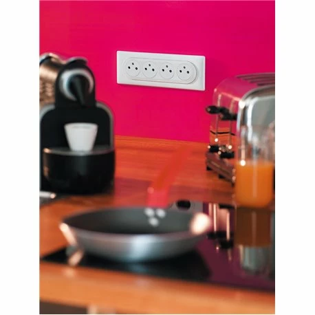 Legrand Quadruple Prise De Courant 2P+T Céliane Complet 200133 Blanc 4 Legrand Quadruple Prise De Courant 2P+T Céliane Complet 200133 Blanc – Image 2