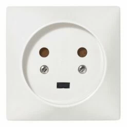 Legrand Socle 2P+T A Vis Avec Eclips De Protection 80x80mm 055422